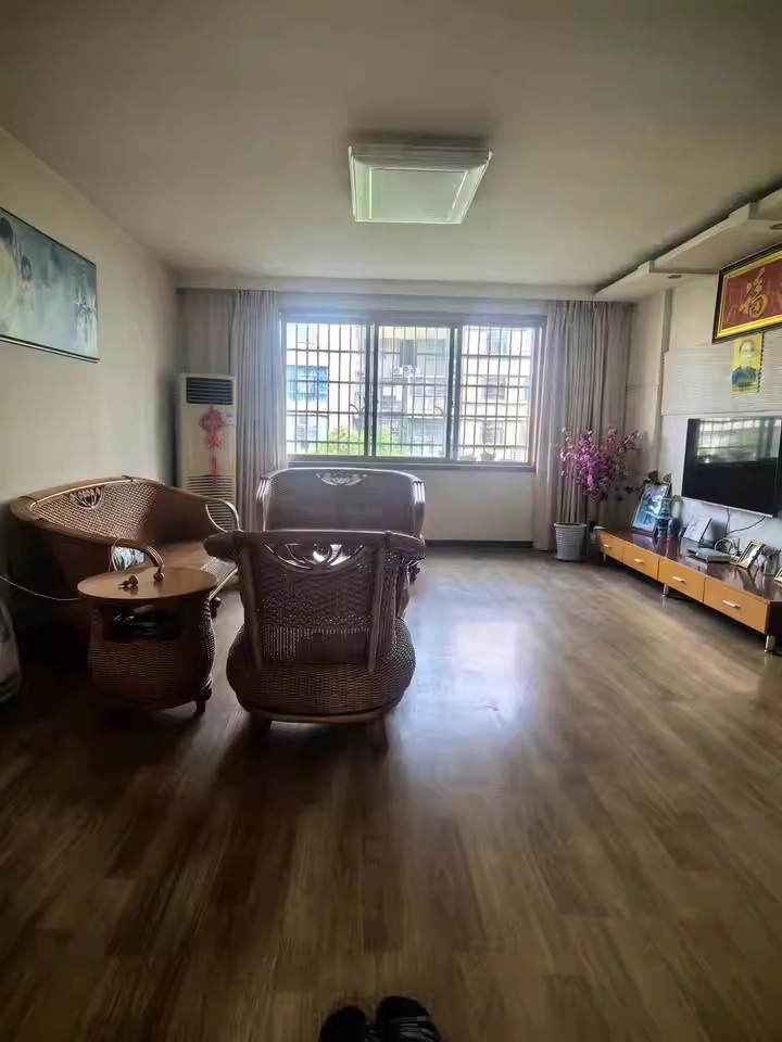 省林機(jī)廠(chǎng)宿舍南院（韶山南路1號(hào)）法拍房新6棟住宅301號(hào)