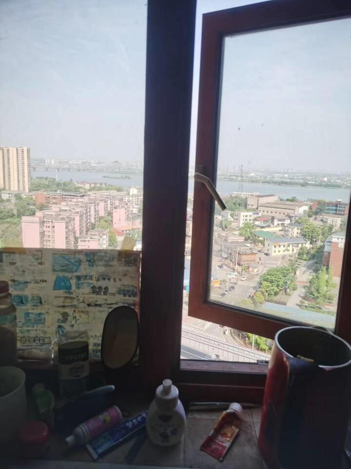 （總價(jià)44萬(wàn)的一線(xiàn)江景）蓮香園小區(qū)法拍房（南片）B8棟1903