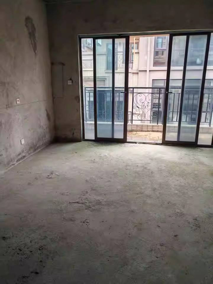 （8折 聯(lián)排 大花園）盈峰翠邸法拍房四期22棟103室（帶車位）